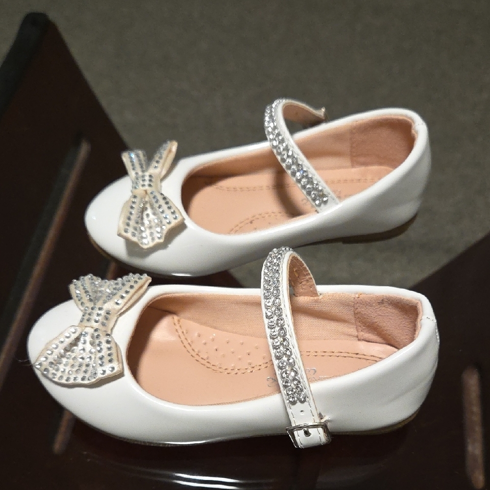 Chic White Kids Dress Shoes with Rhinestone Bow 💓4/$25 - Picture 2 of 6